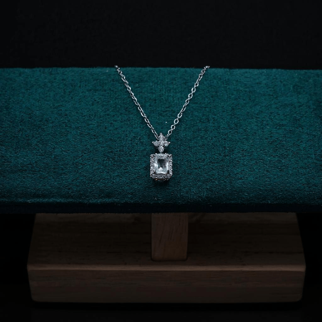 Étoressa Star Necklace – Emerald Cut Gold Celestial Jewellery | Alvora