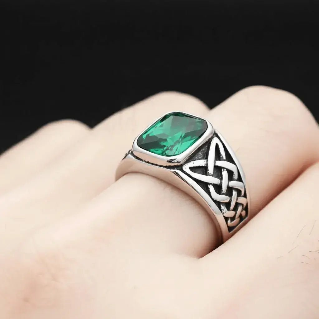 Alvora Ashen – Emerald Men’s Signet Ring | Green Stone Nordic Rune