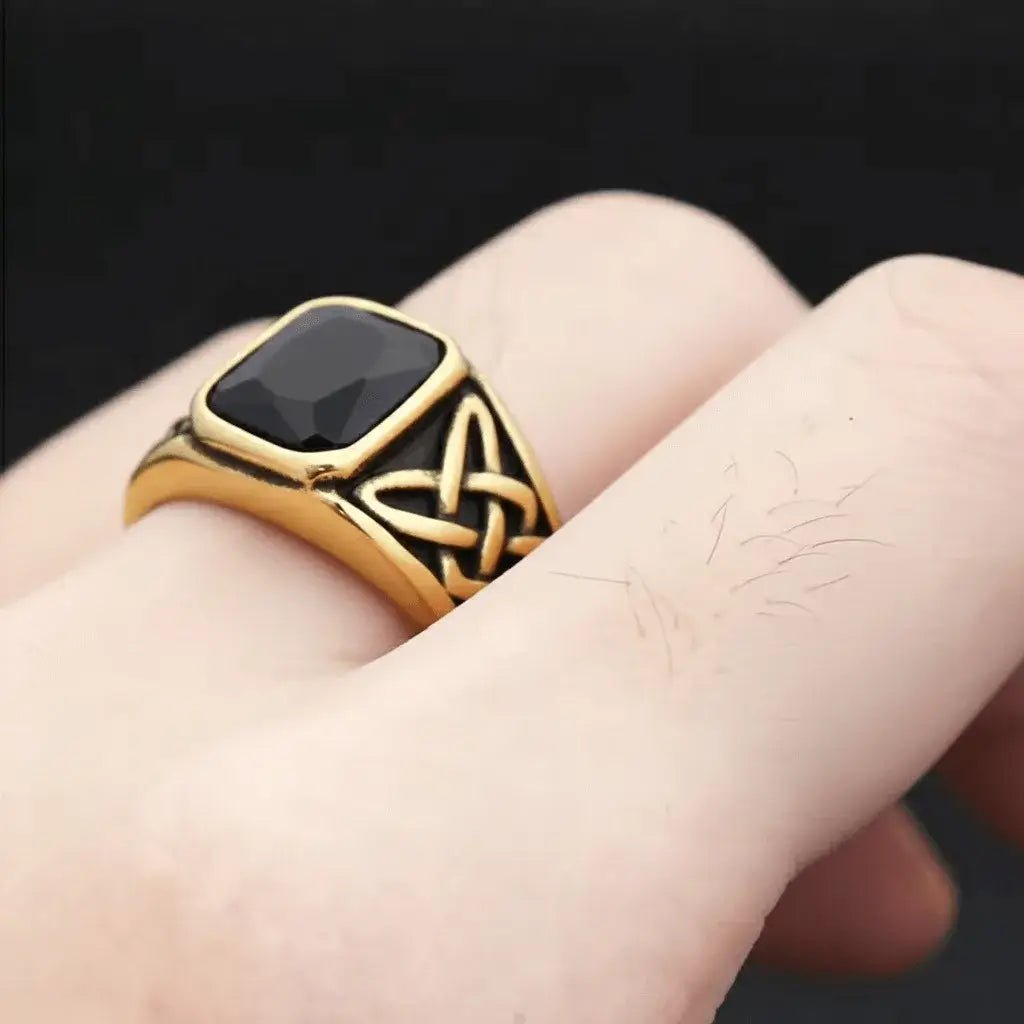 Alvora Ashen – Onyx Men’s Signet Ring | Black Stone Nordic Rune