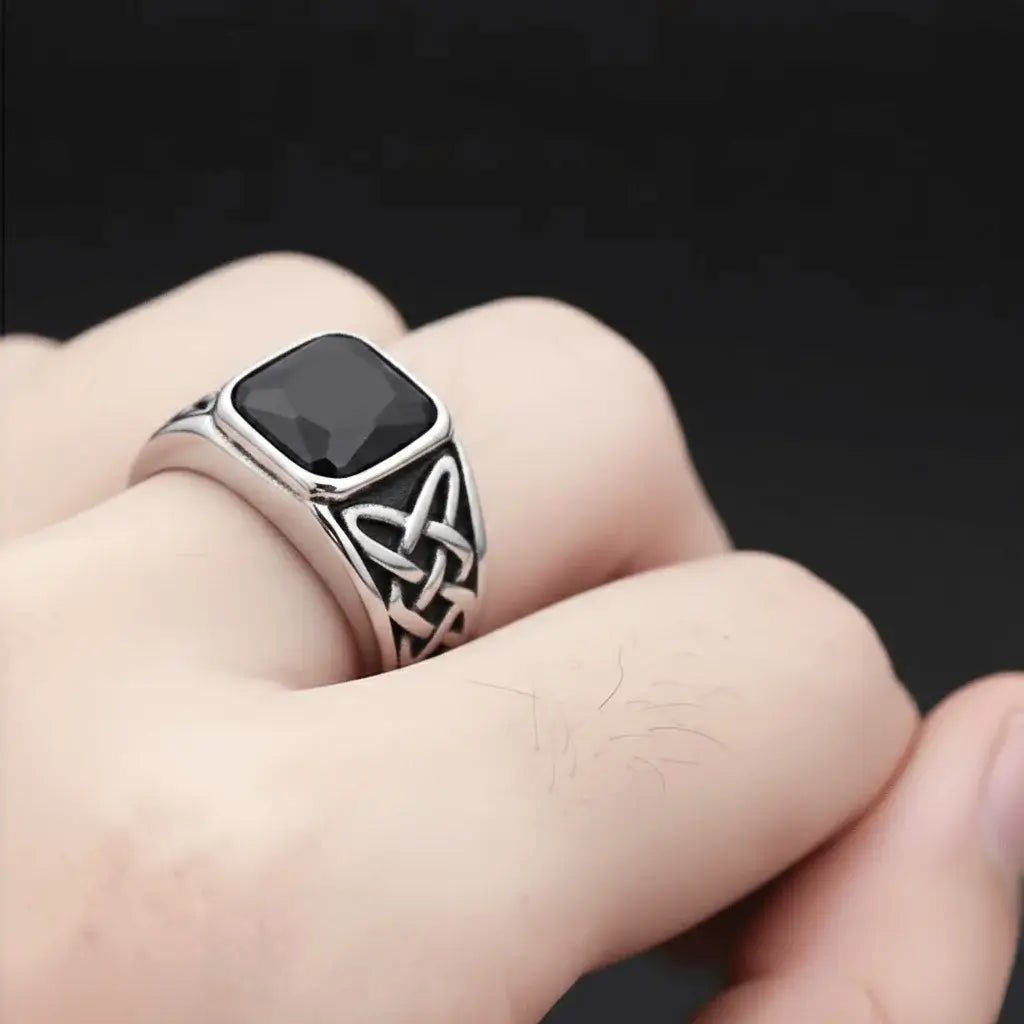 Alvora Ashen – Onyx Men’s Signet Ring | Black Stone Nordic Rune