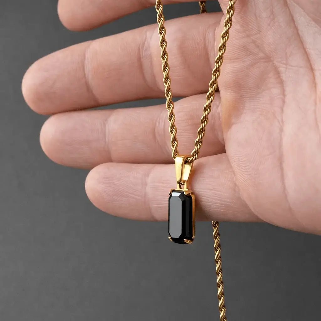 Alvora Aurelium – Onyx | Natural Onyx Pendant in Solid 18K Gold 
