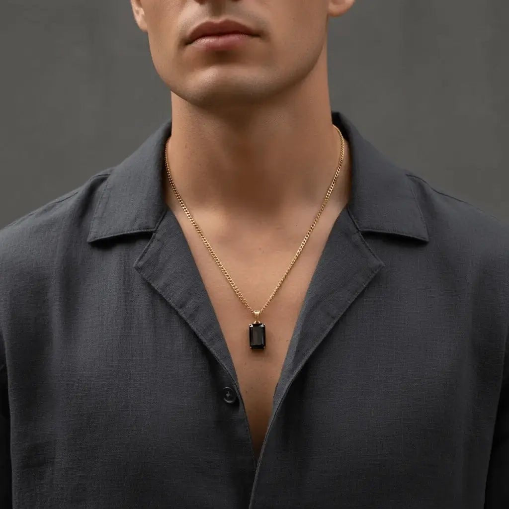 Alvora Aurelium – Onyx | Natural Onyx Pendant in Solid 18K Gold 