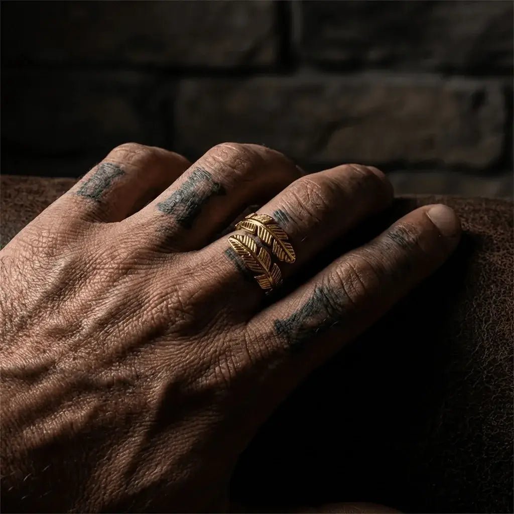 Caelora Feather Gold – Waterproof Stainless Steel Ring