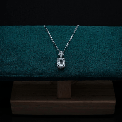 Étoressa Star Necklace – Emerald Cut Gold Celestial Jewellery | Alvora
