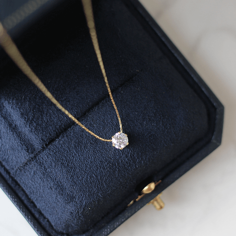 Fayla Necklace – Minimal Gold Necklace with Brilliant-Cut Stone