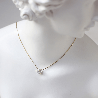 Fayla Necklace – Minimal Gold Necklace with Brilliant-Cut Stone