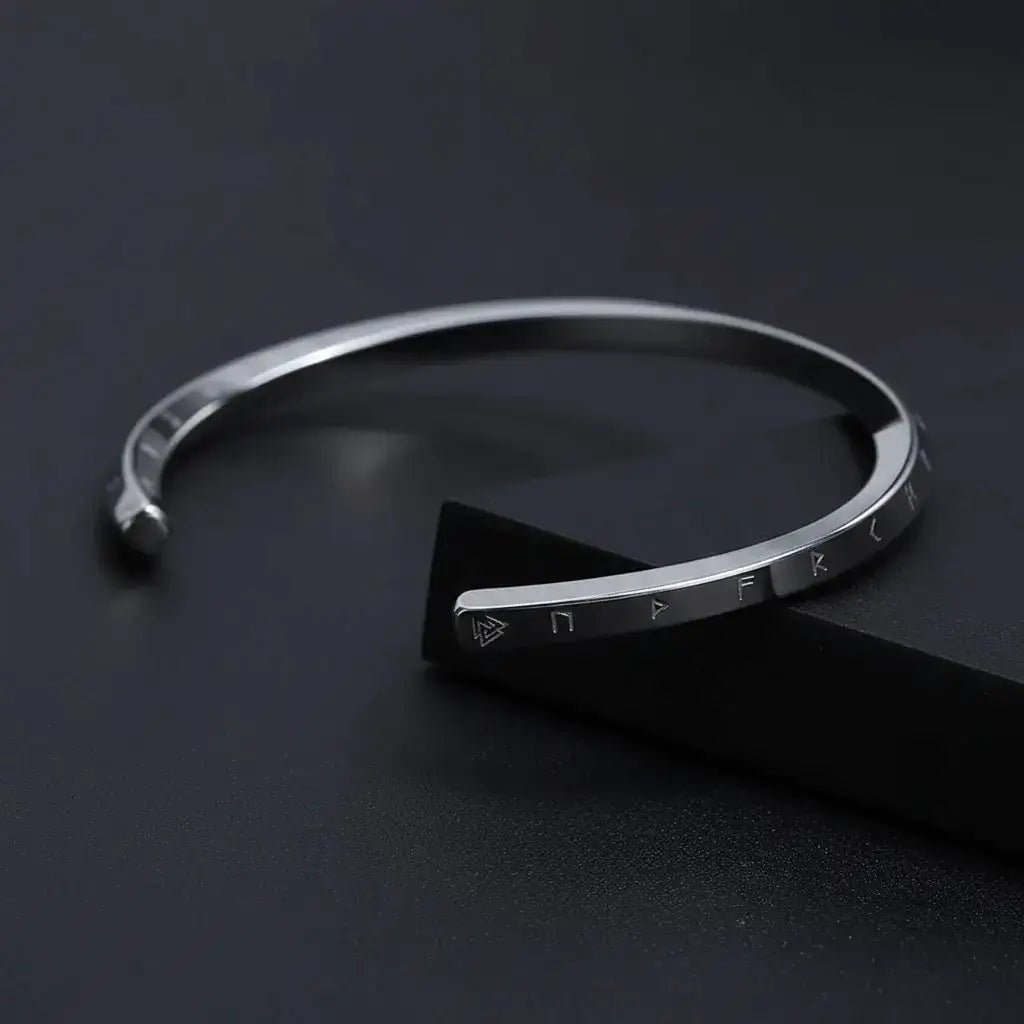 Alvora Járnveg Viking Rune Bracelet – Stainless Steel Nordic Mobius Cuff