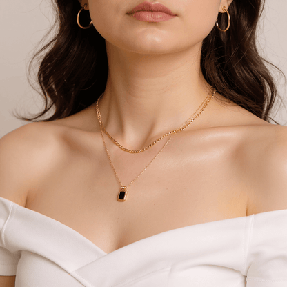 Nioris Necklace – Double Layer Gold Chain with Black Pendant