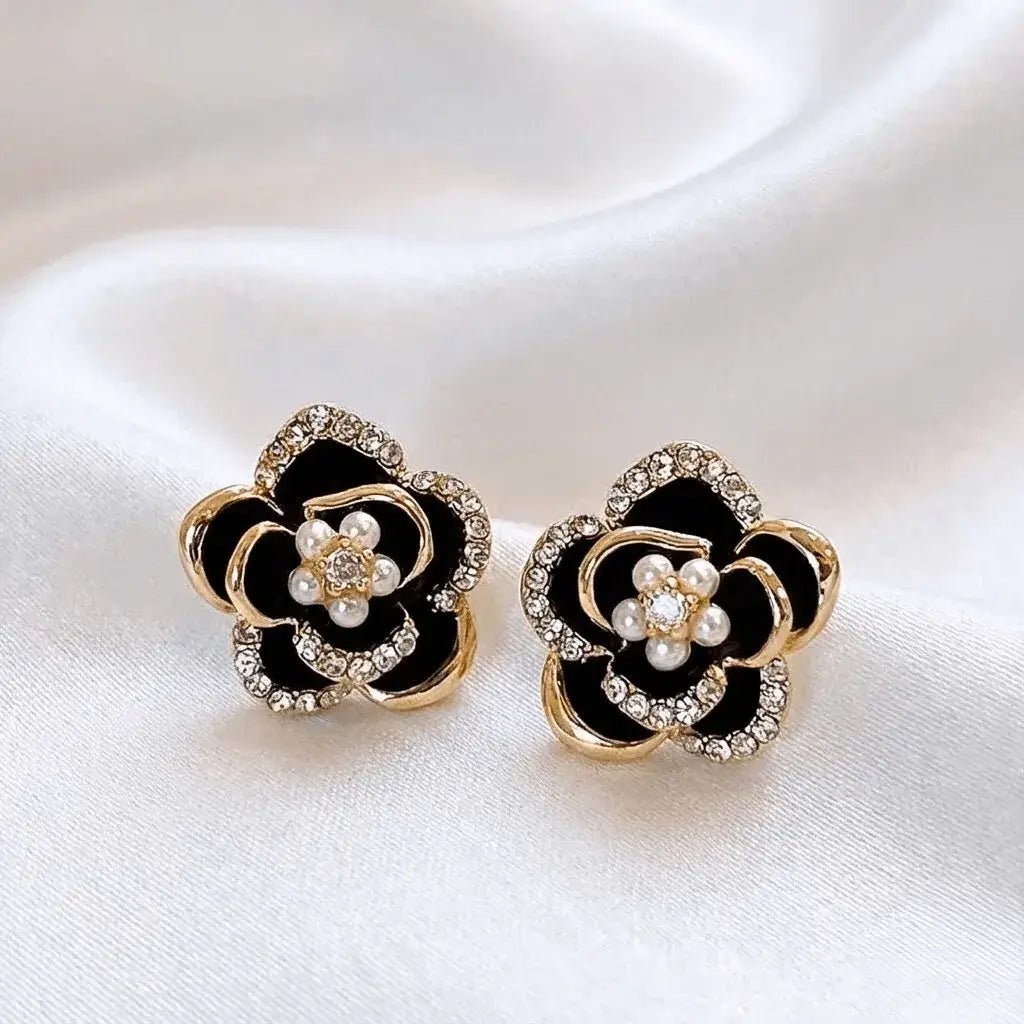 Alvora Noifleur Black Floral Earrings – Elegant Pearl Design