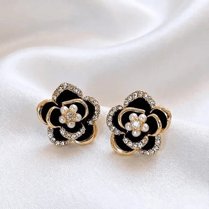 Alvora Noifleur Black Floral Earrings – Elegant Pearl Design