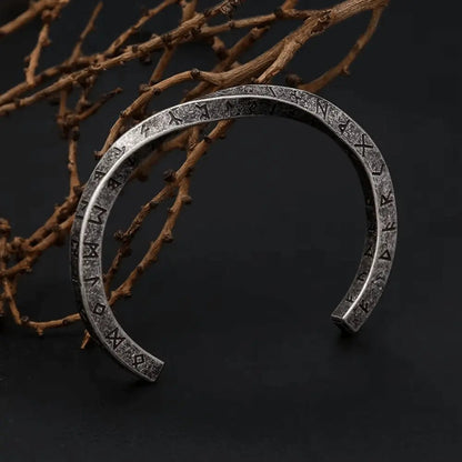 Alvora Skjoldar – Nordic Runes Viking War Bracelet, A retro twisted cuff