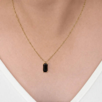 Alvora Vita – Umbra Necklace | 18K Gold Rectangle Minimal Pendant 